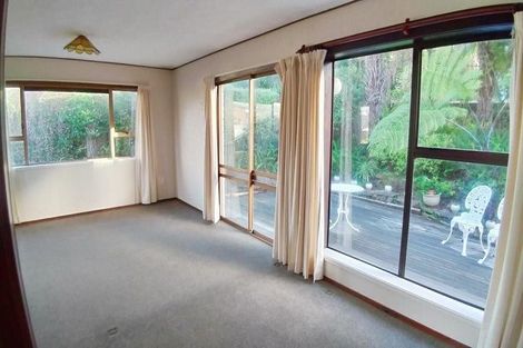 Photo of property in 2/9 Seaton Road, Murrays Bay, Auckland, 0630