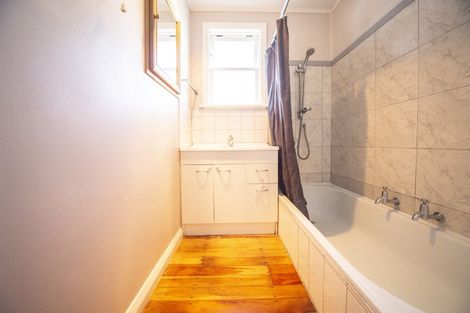 Photo of property in 2a Montrose Place, Takaro, Palmerston North, 4412