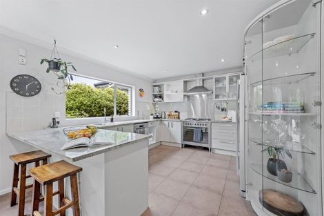 Photo of property in 31 Harrowglen Drive, Northcross, Auckland, 0632