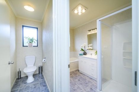 Photo of property in 20 Boston Parade, Kelvin Grove, Palmerston North, 4414