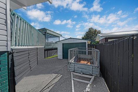 Photo of property in 6 Aplin Place, Birkdale, Auckland, 0626