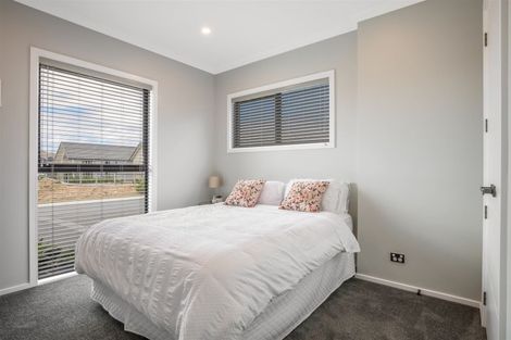 Photo of property in 4 Rotorua Grove, Aotea, Porirua, 5024