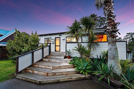 Photo of property in 117 Oreil Avenue, West Harbour, Auckland, 0618