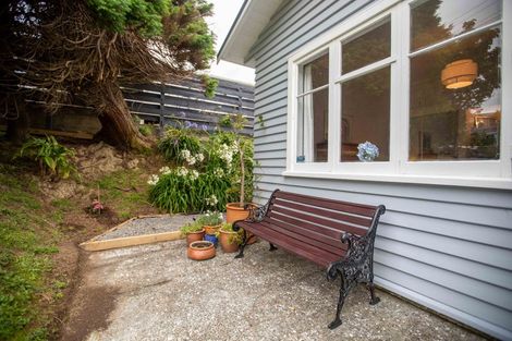 Photo of property in 50 Maungaraki Road, Korokoro, Lower Hutt, 5012