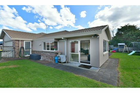 Photo of property in 11 Lakeside Drive, Orewa, 0931