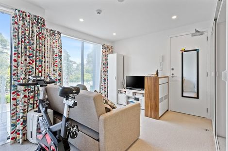 Photo of property in 8 Thompson Park Road, Mount Wellington, Auckland, 1060