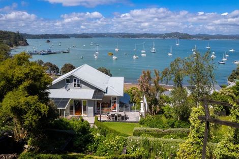 Photo of property in 27 Wellington Street, Russell, 0202