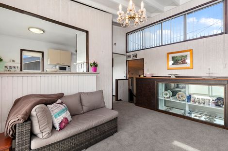 Photo of property in 2/58 Pupuke Road, Hillcrest, Auckland, 0627