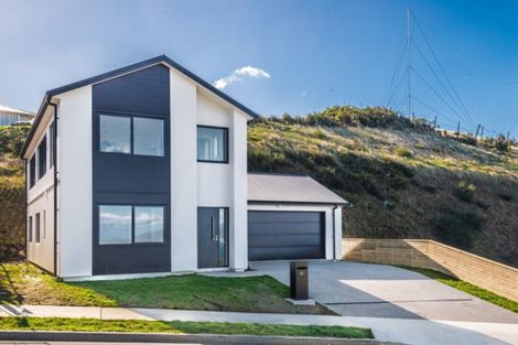 Photo of property in 42 Domett Street, Newlands, Wellington, 6037