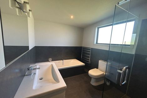 Photo of property in 1 Valley Crescent, Wanaka, 9305