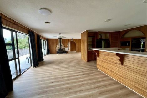 Photo of property in 18 Wade River Road, Stanmore Bay, Whangaparaoa, 0932