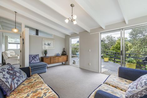 Photo of property in 22 Harrybrook Road, Green Bay, Auckland, 0604