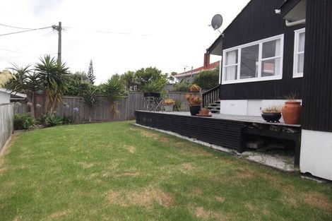 Photo of property in 2/11 Regent Street, Devonport, Auckland, 0624