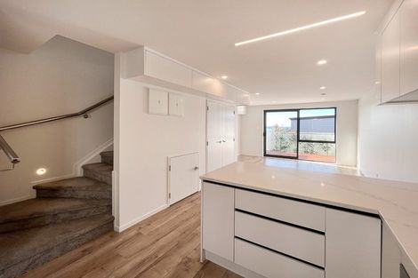 Photo of property in 5/737 East Coast Road, Browns Bay, Auckland, 0630