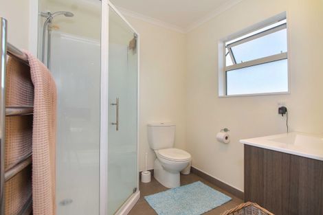 Photo of property in 40 Roberts Road, Glenfield, Auckland, 0629
