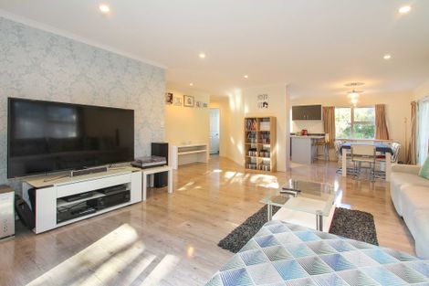 Photo of property in 40 Roberts Road, Glenfield, Auckland, 0629