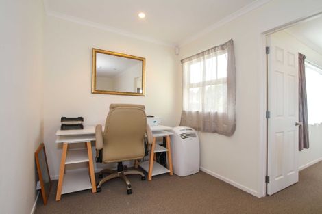 Photo of property in 40 Roberts Road, Glenfield, Auckland, 0629