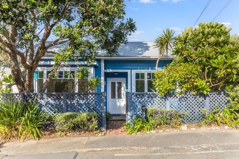 Photo of property in 27 Hinau Street, Eastbourne, Lower Hutt, 5013