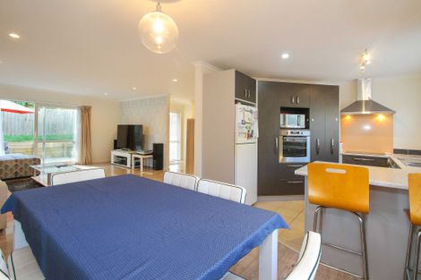 Photo of property in 40 Roberts Road, Glenfield, Auckland, 0629