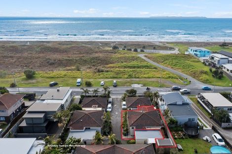 Photo of property in 2/1004 Papamoa Beach Road, Papamoa Beach, Papamoa, 3118