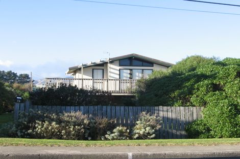 Photo of property in 16 Field Way, Waikanae Beach, Waikanae, 5036