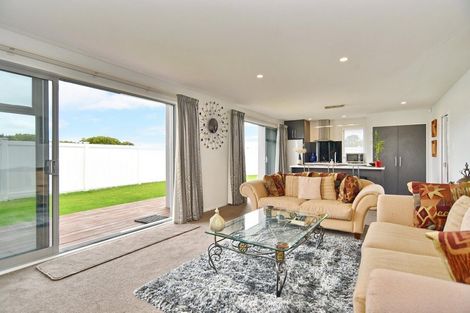 Photo of property in 100 Broadhaven Avenue, Parklands, Christchurch, 8083