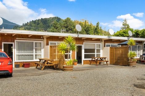 Photo of property in 5/209 Waikawa Road, Waikawa, Picton, 7220