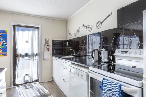 Photo of property in 3/283 Glenfield Road, Glenfield, Auckland, 0629