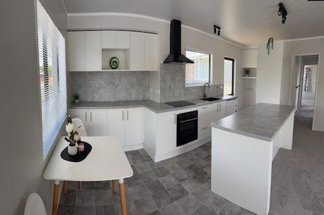 Photo of property in 21 Southsea Crescent, Silverdale, Hamilton, 3216