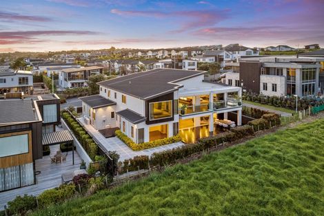 Photo of property in 27 Bearing Parade, Long Bay, Auckland, 0630
