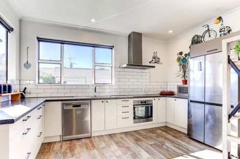 Photo of property in 6 Parkes Avenue, Saint Johns Hill, Whanganui, 4501