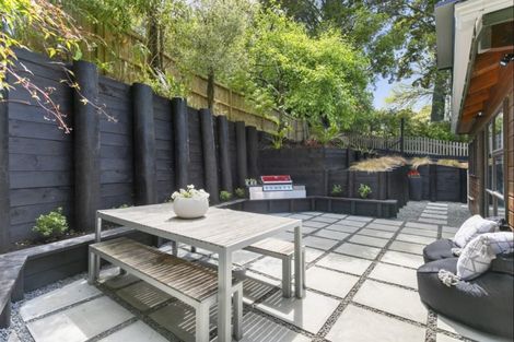 Photo of property in 3/57 Pupuke Road, Birkenhead, Auckland, 0627