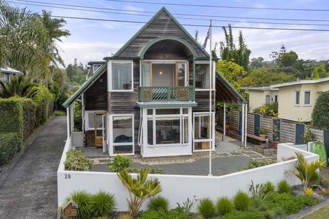 Photo of property in 28 Marine Parade, Mellons Bay, Auckland, 2014