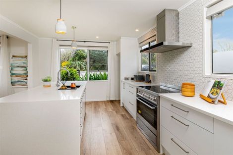 Photo of property in 10 Puketaha Road, Swanson, Auckland, 0816