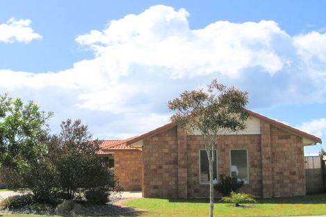 Photo of property in 19 Mcleod Place, Papamoa Beach, Papamoa, 3118