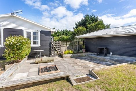 Photo of property in 60 Sarah Street, Waikawa Beach, Levin, 5573