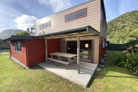 Photo of property in 11 Owen Street, Punakaiki, 7873