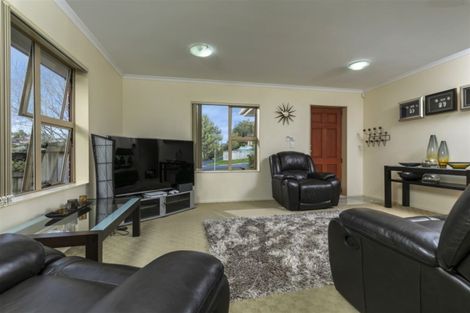 Photo of property in 1 Burton's Drive, Swanson, Auckland, 0614
