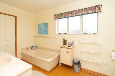 Photo of property in 5 Leyton Place, Nawton, Hamilton, 3200