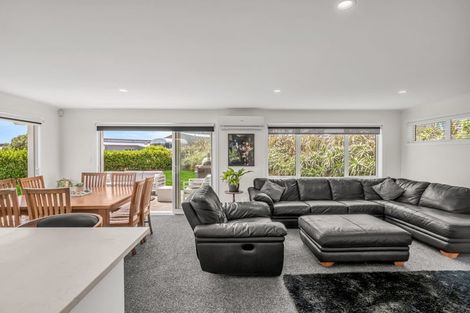 Photo of property in 33 Golf Vue Place, Castlecliff, Whanganui, 4501