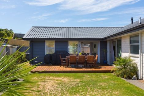 Photo of property in 3 Garrett Drive, Whalers Gate, New Plymouth, 4310