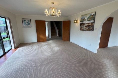 Photo of property in 1 Kincraig Place, Highland Park, Auckland, 2010