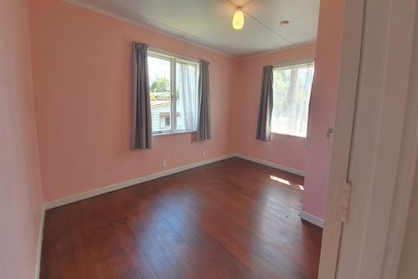 Photo of property in 25 Fruitvale Road, New Lynn, Auckland, 0600