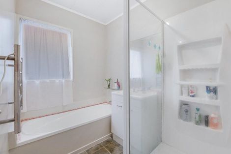 Photo of property in 1/22 Leiden Place, Totara Vale, Auckland, 0629