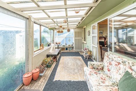 Photo of property in 23 Gloag Street, Waverley, 4510