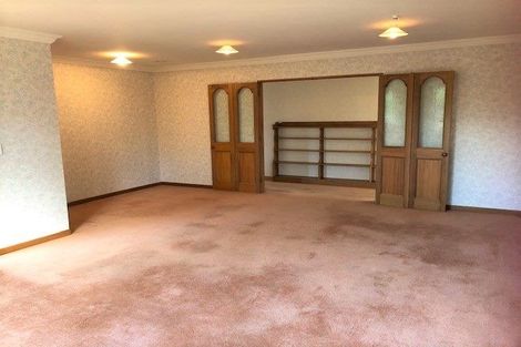 Photo of property in 18 Atarau Grove, Paraparaumu, 5032