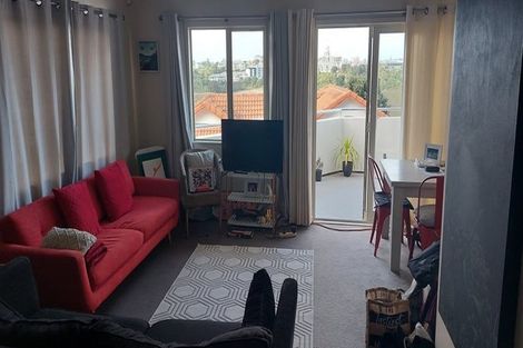 Photo of property in 3/48a Exmouth Road, Northcote, Auckland, 0627