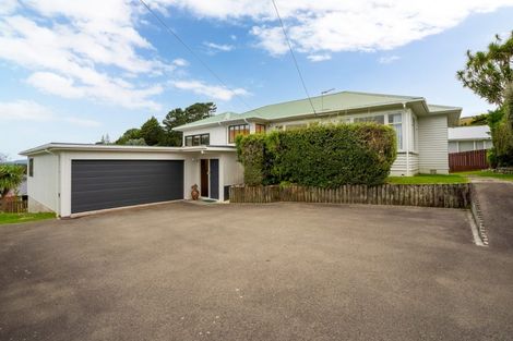Photo of property in 30 Tawa Terrace, Tawa, Wellington, 5028