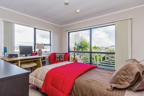 Photo of property in 27 Hobsonville Road, West Harbour, Auckland, 0618
