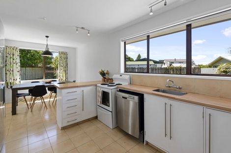 Photo of property in 16 Torlesse Crescent, Darfield, 7510